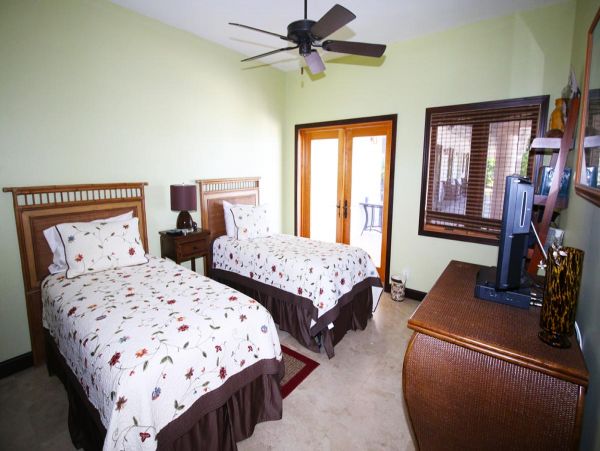 Bahamas Home 979296