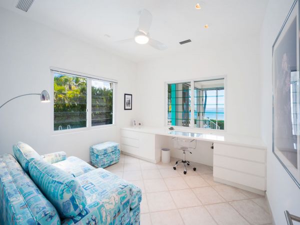 Cayman Islands Home 979524