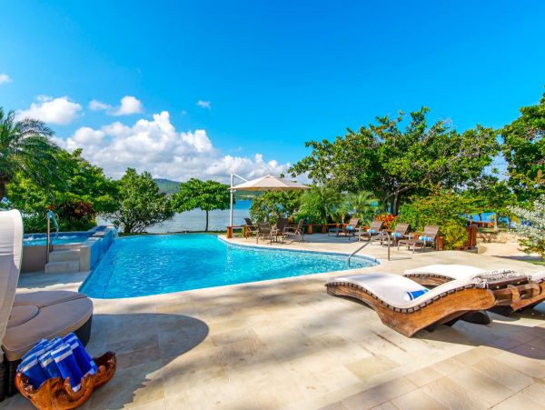 Jamaica Home 979535