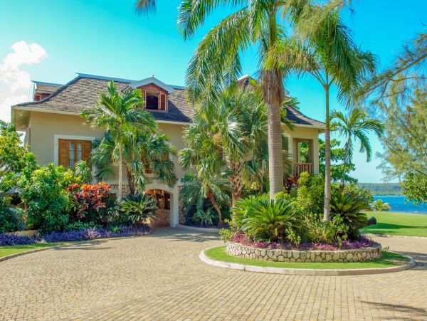 Jamaica Home 979535