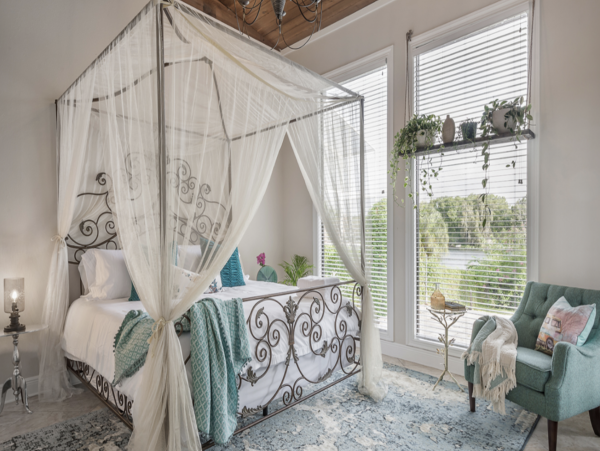 Tampa Vacation Home with River Views Sleeps 7
