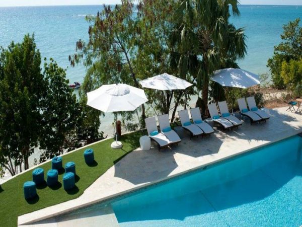 JAMAICA 7 BEDROOM BEACHFRONT POOL HOME