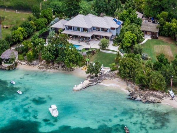 JAMAICA 7 BEDROOM BEACHFRONT POOL HOME