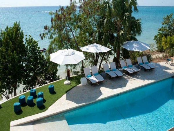 JAMAICA 7 BEDROOM BEACHFRONT POOL HOME