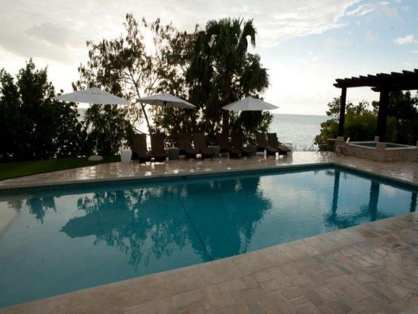 JAMAICA 7 BEDROOM BEACHFRONT POOL HOME