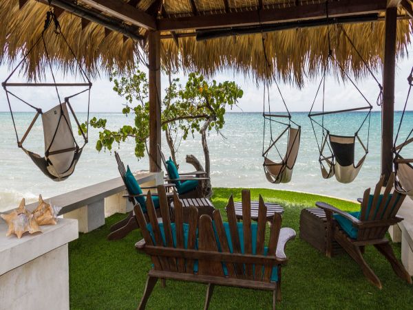 JAMAICA 7 BEDROOM BEACHFRONT POOL HOME