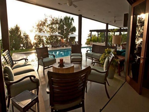 JAMAICA 7 BEDROOM BEACHFRONT POOL HOME