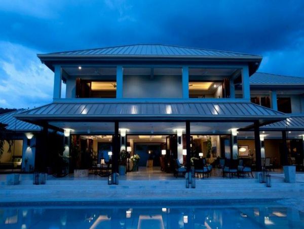JAMAICA 7 BEDROOM BEACHFRONT POOL HOME