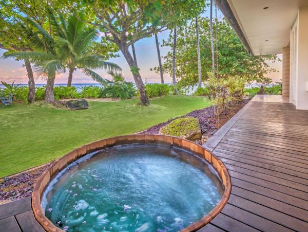 On Beach 3 Bedroom Vacation Home plus Guest House Sleeps 8