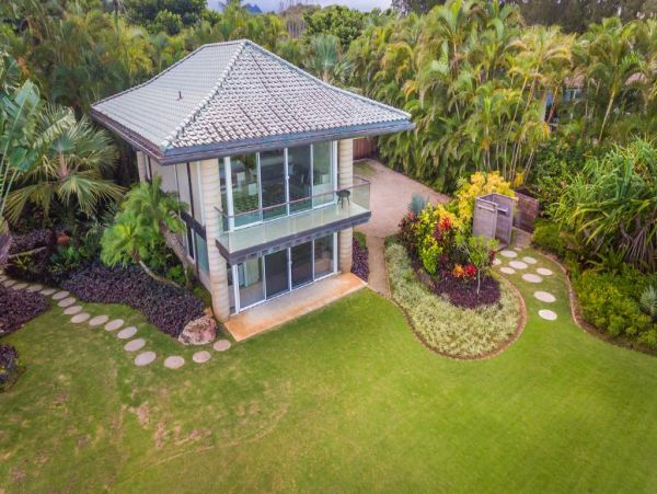 On Beach 3 Bedroom Vacation Home plus Guest House Sleeps 8