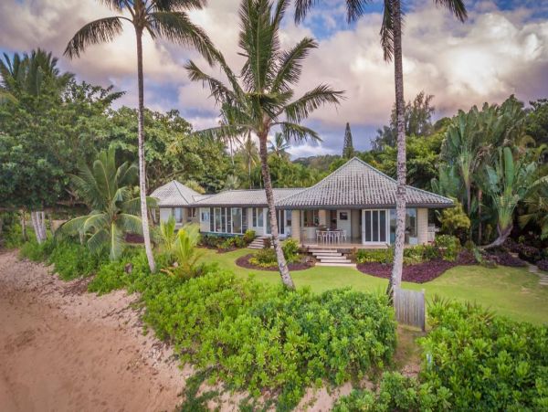 On Beach 3 Bedroom Vacation Home plus Guest House Sleeps 8