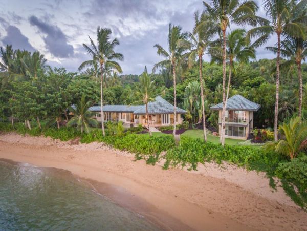 On Beach 3 Bedroom Vacation Home plus Guest House Sleeps 8