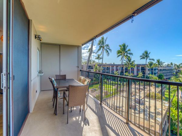 Lahaina Vacation Condo with Communal Pool & Hot Tub