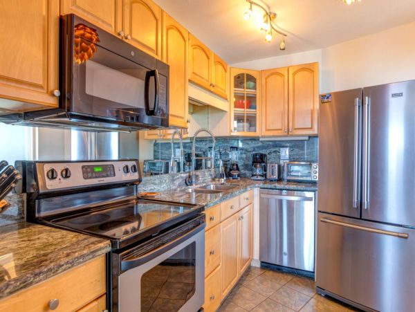 Lahaina Vacation Condo with Communal Pool & Hot Tub