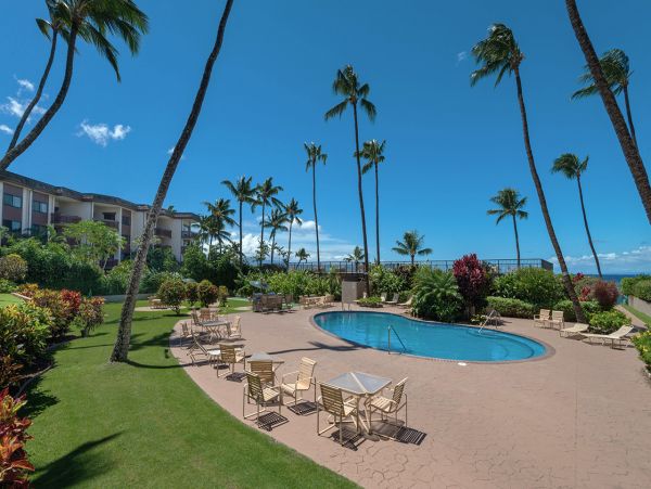 Lahaina Vacation Condo with Communal Pool & Hot Tub