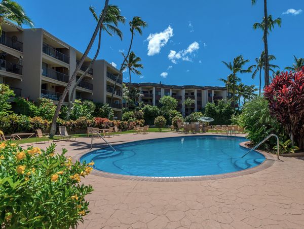 Lahaina Vacation Condo with Communal Pool & Hot Tub