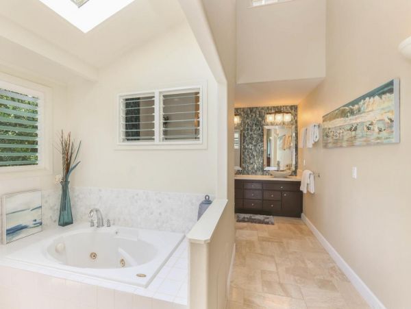 Beautiful Vacation Home in Princeville Ocean Views Sleeps 8