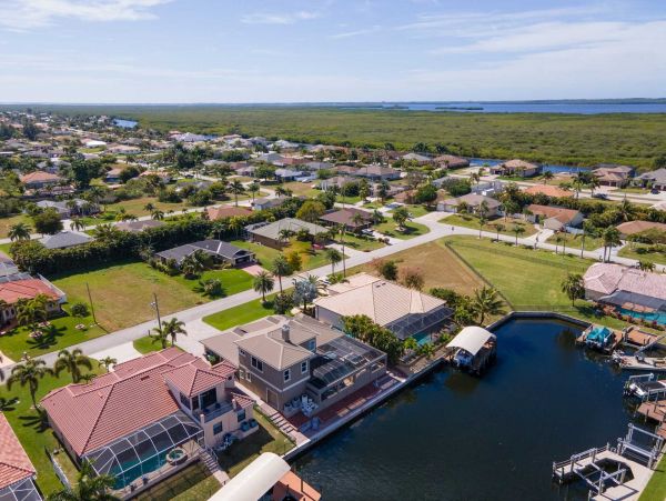 Cape Coral Vacation Pool Home Canal Views Sleeps 9