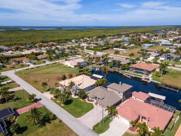 Cape Coral Vacation Pool Home Canal Views Sleeps 9