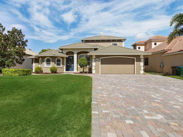 Cape Coral Vacation Pool Home Canal Views Sleeps 9