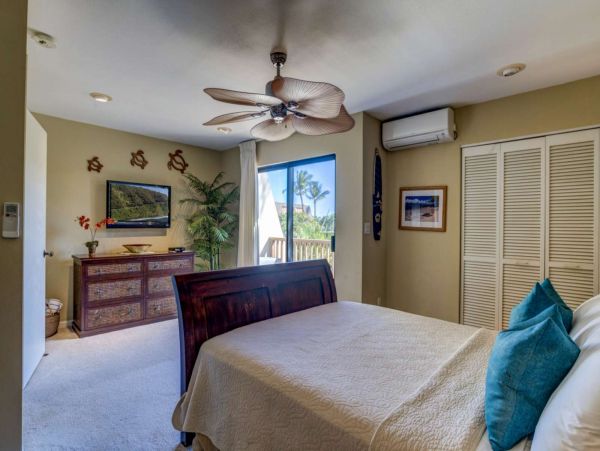 Tropical 2 Bedroom Condo Short Walk to Beach