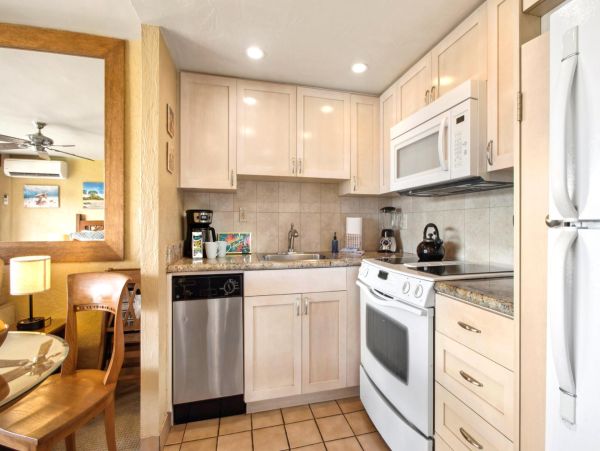 Maui Vacation Rental - Oceanfront Studio on Napili-Honokowai Coast