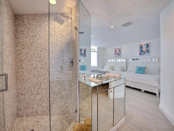 Luxury Canal View Fort Lauderdale Vacation Home with Pool