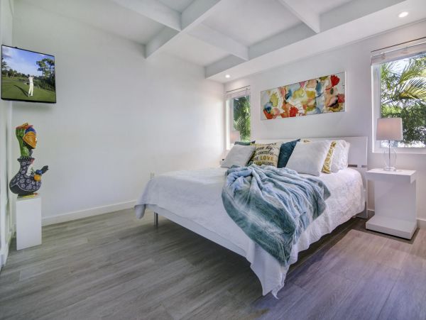 Luxury Canal View Fort Lauderdale Vacation Home with Pool