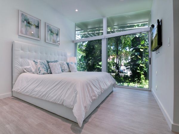 Luxury Canal View Fort Lauderdale Vacation Home with Pool