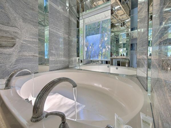 Luxury Canal View Fort Lauderdale Vacation Home with Pool