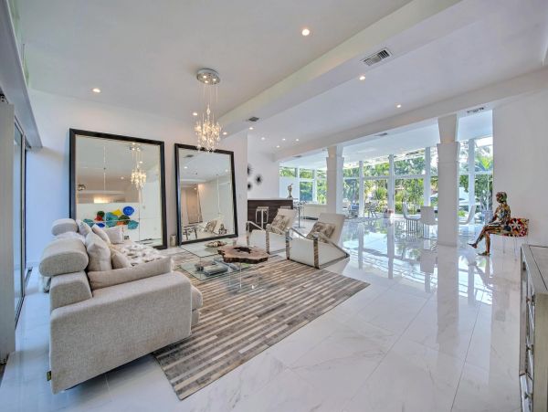 Luxury Canal View Fort Lauderdale Vacation Home with Pool
