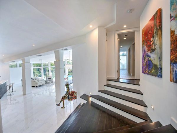 Luxury Canal View Fort Lauderdale Vacation Home with Pool