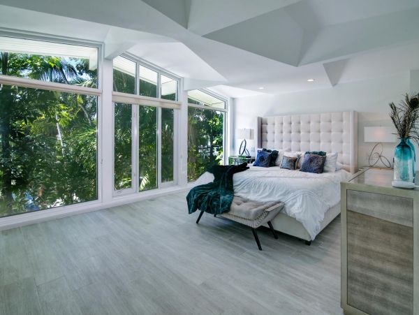 Luxury Canal View Fort Lauderdale Vacation Home with Pool