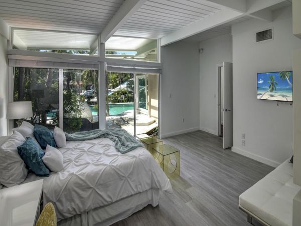 Luxury Canal View Fort Lauderdale Vacation Home with Pool