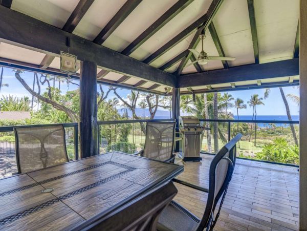 Spacious Vacation Ocean View Duplex in Kaanapali Close to Beach
