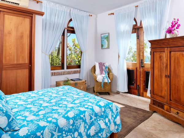 St. John Home 980297
