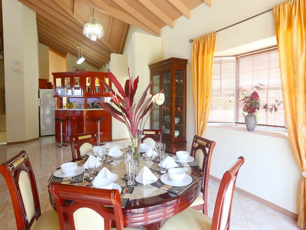 5 Bedroom Property Close to Word Class Golf