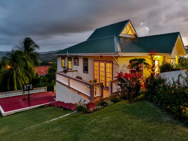 5 Bedroom Property Close to Word Class Golf