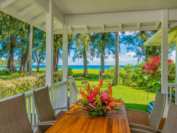 Charming Beachfront Plantation Home & Cottage on Hanalei Bay
