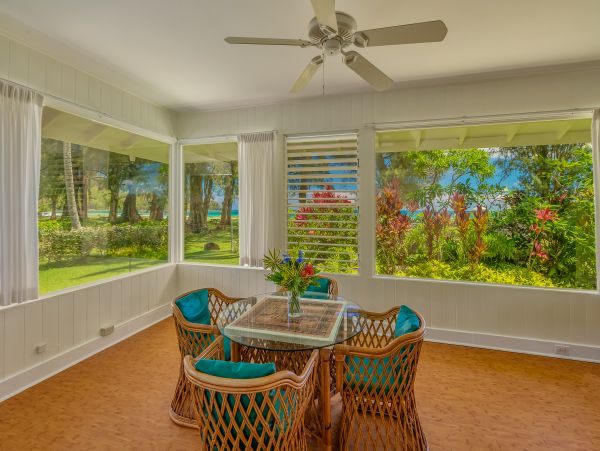 Charming Beachfront Plantation Home & Cottage on Hanalei Bay