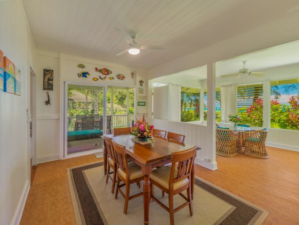 Charming Beachfront Plantation Home & Cottage on Hanalei Bay