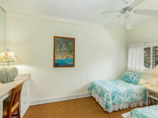 Charming Beachfront Plantation Home & Cottage on Hanalei Bay