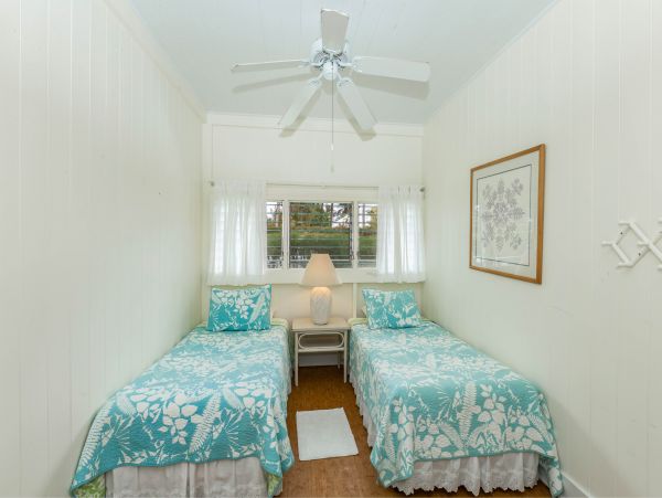 Charming Beachfront Plantation Home & Cottage on Hanalei Bay