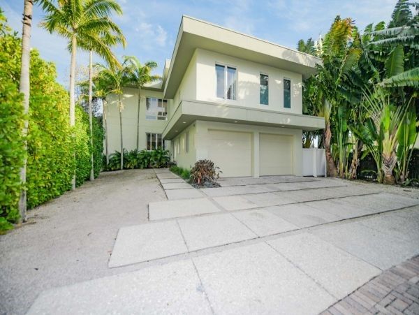 Siesta Key Luxury Home 4 Bedroom Private Caged Lap Pool