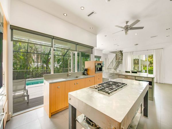Siesta Key Luxury Home 4 Bedroom Private Caged Lap Pool