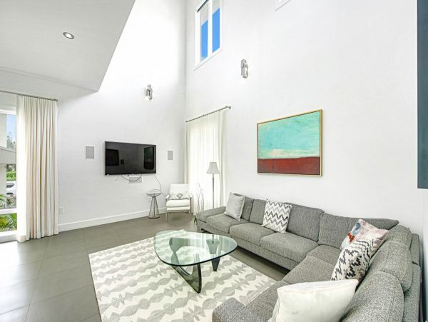 Siesta Key Luxury Home 4 Bedroom Private Caged Lap Pool