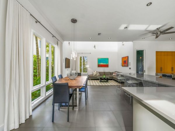 Siesta Key Luxury Home 4 Bedroom Private Caged Lap Pool