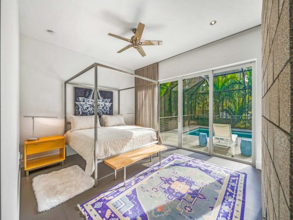 Siesta Key Luxury Home 4 Bedroom Private Caged Lap Pool