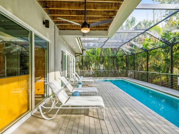 Siesta Key Luxury Home 4 Bedroom Private Caged Lap Pool