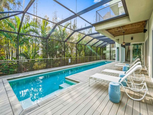 Siesta Key Luxury Home 4 Bedroom Private Caged Lap Pool